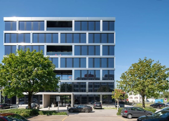 Façade du bâtiment en verre électrochrome pour un contrôle solaire dynamique de SageGlass